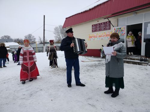 В Макулове прошли народные гуляния в честь Масленицы