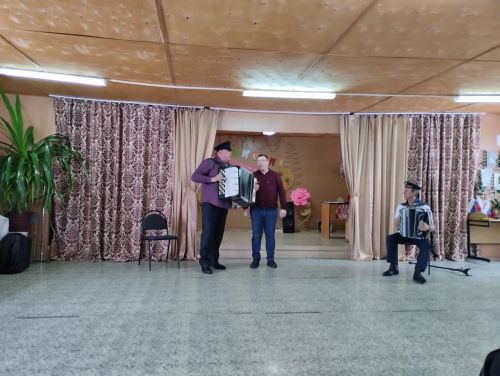 Кильдеевские артисты подарили жителям Ямбулатова концерт «23+8»
