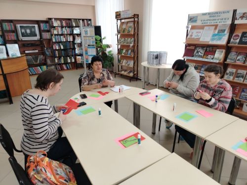 В Верхнем Услоне особенным людям помогли подготовить подарки к 8 марта