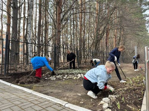 «Островок надежды» провел весенний субботник