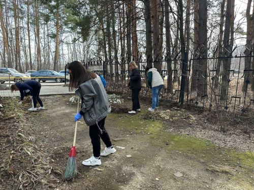 «Островок надежды» провел весенний субботник