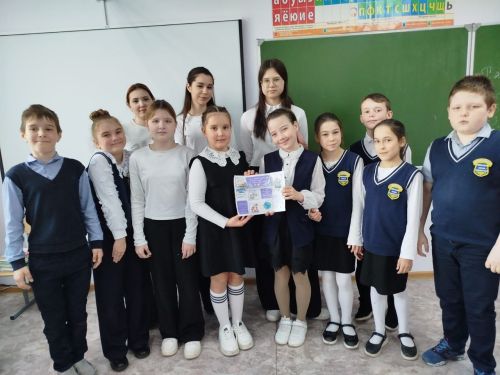 Гимназия укучылары Космонавтика көненә күрсәтмә әсбап әзерләде