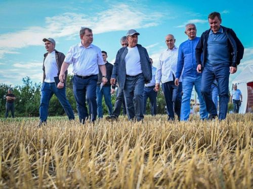 Минниханов поздравил работников местного самоуправления с праздником