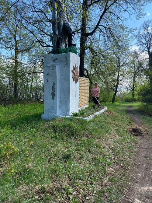 Субботник в Печищах: память в чистоте и порядке