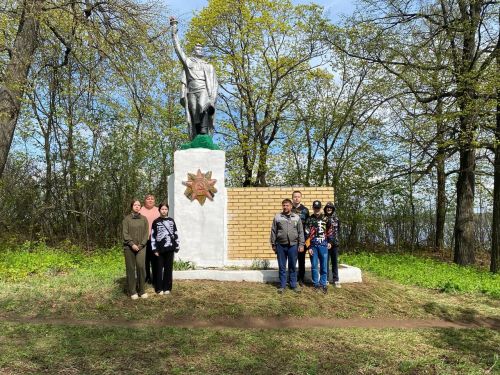 Субботник в Печищах: память в чистоте и порядке