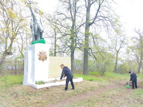 Субботник в Печищах: память в чистоте и порядке