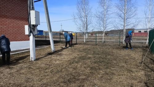 Экологический субботник в Кильдеевском сельском Доме культуры