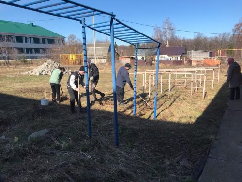 Октябрьский бистәсе мәктәбе язгы өмәләргә кушылды