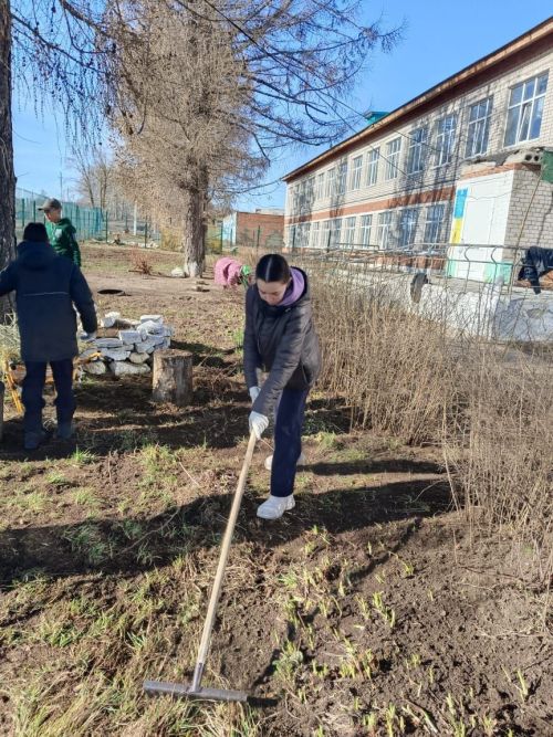 Октябрьский бистәсе мәктәбе язгы өмәләргә кушылды