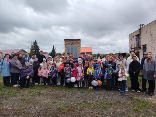 Октябрьский мәктәбе балалары тантаналы митингта катнашты