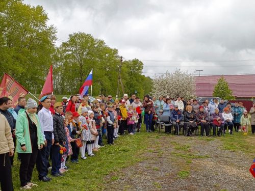 Октябрьский мәктәбе балалары тантаналы митингта катнашты