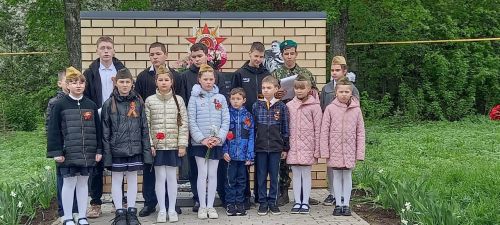 Октябрьский мәктәбе балалары тантаналы митингта катнашты