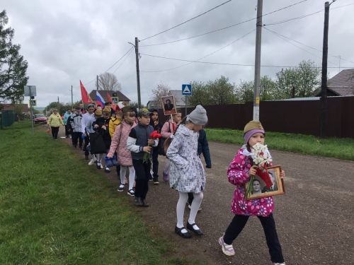 Октябрьский мәктәбе балалары тантаналы митингта катнашты