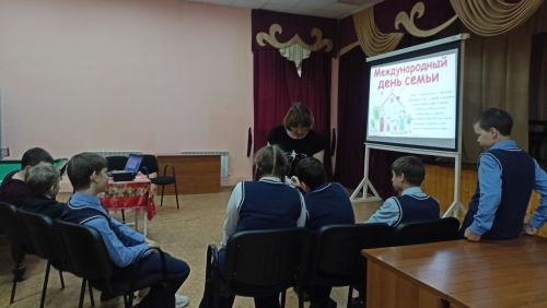«Венец всех ценностей – семья»: литературная викторина в Кильдеевском СДК