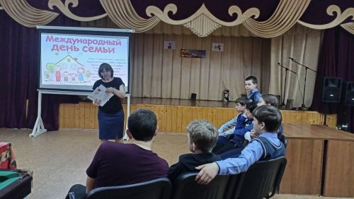 «Венец всех ценностей – семья»: литературная викторина в Кильдеевском СДК