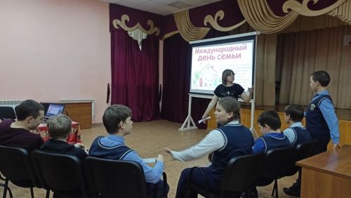 «Венец всех ценностей – семья»: литературная викторина в Кильдеевском СДК