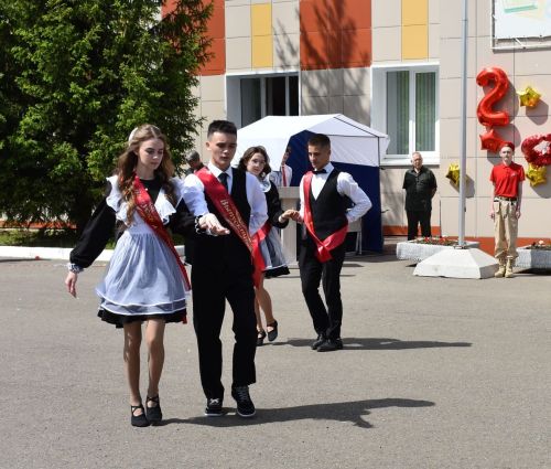 «Последний звонок» прозвучал для выпускников Верхнеуслонского района