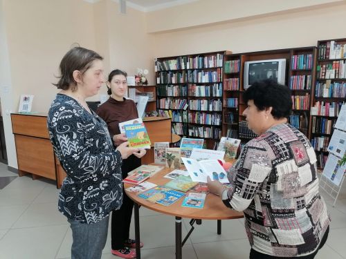 Үзәк китапханәдә оста куллар мастер-классы узды