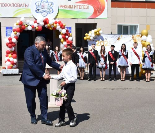 «Последний звонок» прозвучал для выпускников Верхнеуслонского района