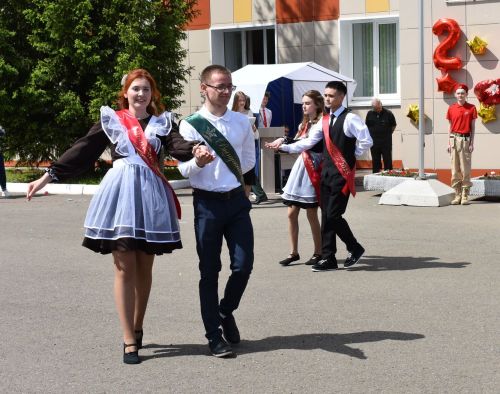 «Последний звонок» прозвучал для выпускников Верхнеуслонского района