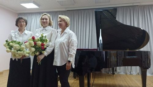 Ангелина Стрельникова и Татьяна Егорихина в четыре руки сыграли «Щелкунчика»