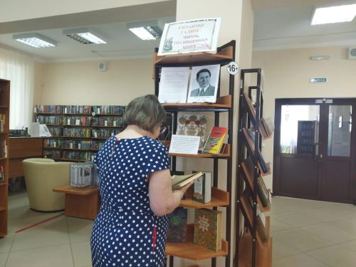 Үзәк китапханәдә Әбрар Кәримуллин иҗатына багышланган күргәзмә эшли