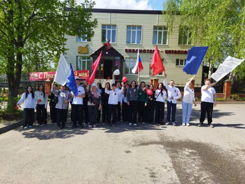 В Верхнем Услоне прошел флешмоб в честь 80-летия Победы