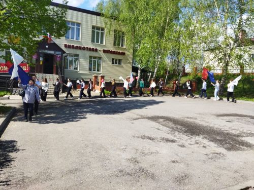 В Верхнем Услоне прошел флешмоб в честь 80-летия Победы