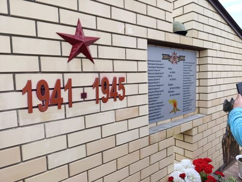 Торжественное открытие памятника землякам-фронтовикам в деревне Ватан