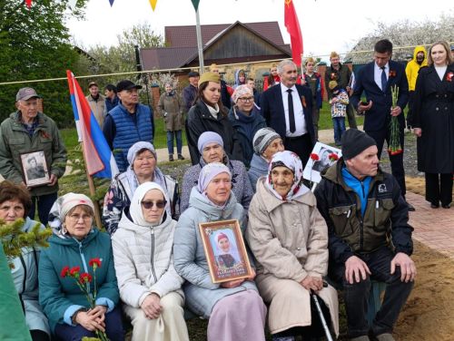 Торжественное открытие памятника землякам-фронтовикам в деревне Ватан