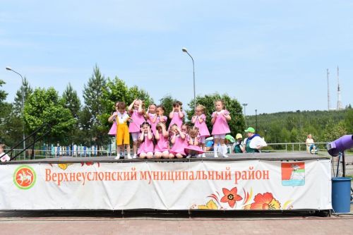 День защиты детей в Верхнем Услоне: яркий праздник для всей семьи