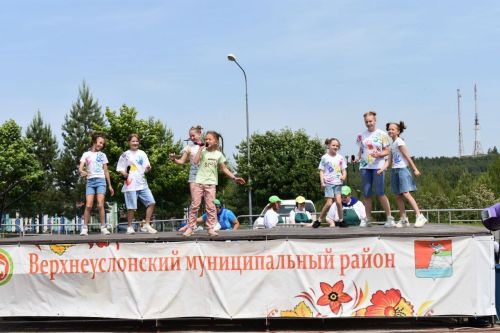 День защиты детей в Верхнем Услоне: яркий праздник для всей семьи