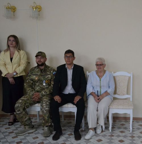 Смотрите, завидуйте: 12 юных граждан Верхнего Услона получили паспорта
