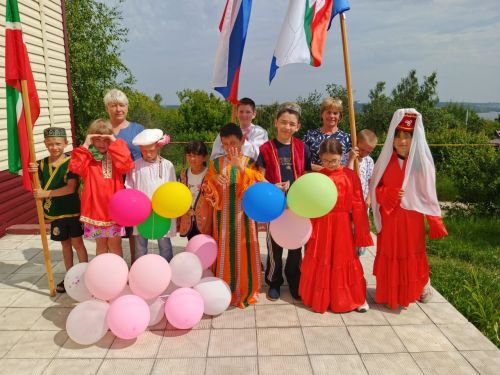 Печище балалары “Россия көненә халык киеме ки” акциясенә кушылды