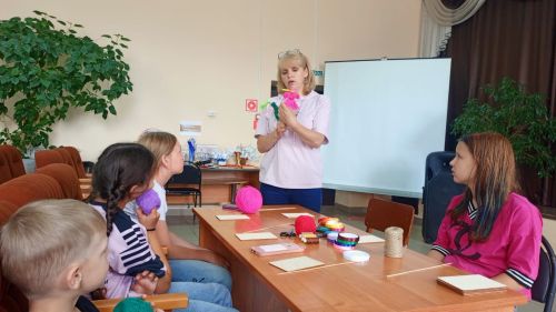 В Макулове ребят научили создавать оберег «Здравница»