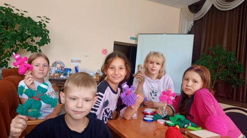 В Макулове ребят научили создавать оберег «Здравница»