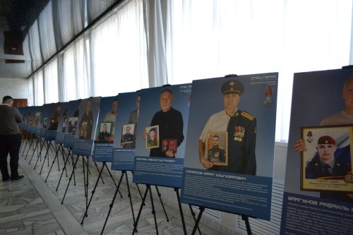 В Верхнем Услоне открылась патриотическая выставка «Отец Героя»