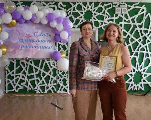 В Верхнем Услоне прошло чествование социальных работников