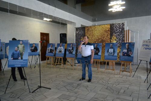 В Верхнем Услоне открылась патриотическая выставка «Отец Героя»