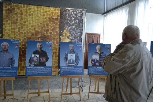 В Верхнем Услоне открылась патриотическая выставка «Отец Героя»
