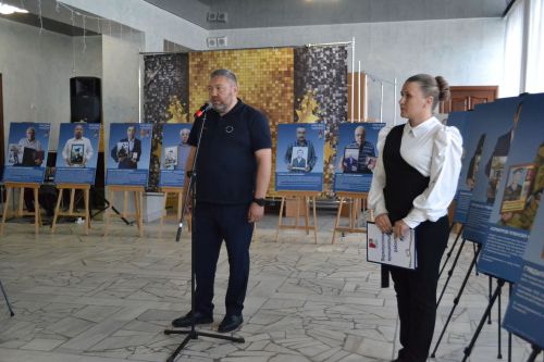 В Верхнем Услоне открылась патриотическая выставка «Отец Героя»
