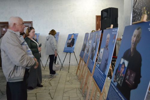 В Верхнем Услоне открылась патриотическая выставка «Отец Героя»