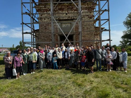В селе Кильдеево после 90 лет забвения возобновились службы в старинном храме