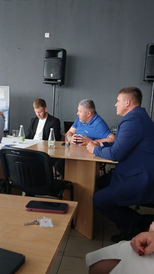 В Верхнем Услоне прошли общественные слушания по обновлению «молодежки»