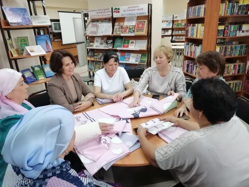 Үзәк китапханәдә иҗади остаханә даими эшләп килә
