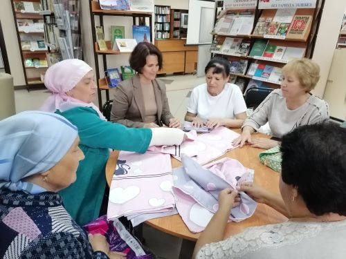 Верхнеуслонская библиотека открыла мастерскую для участниц клуба «Идел таңнары»