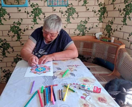 «Рисуя гармонию»: как мандалы помогают пожилым людям