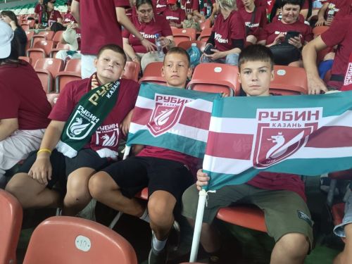 Футбольные болельщики из Верхнего Услона поддержали команду в Грозном