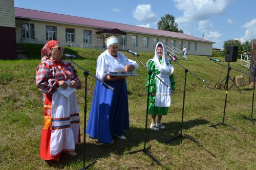 Надо корни возрождать: В Набережных Морквашах прошел фестиваль окрошки