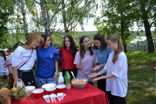 Надо корни возрождать: В Набережных Морквашах прошел фестиваль окрошки